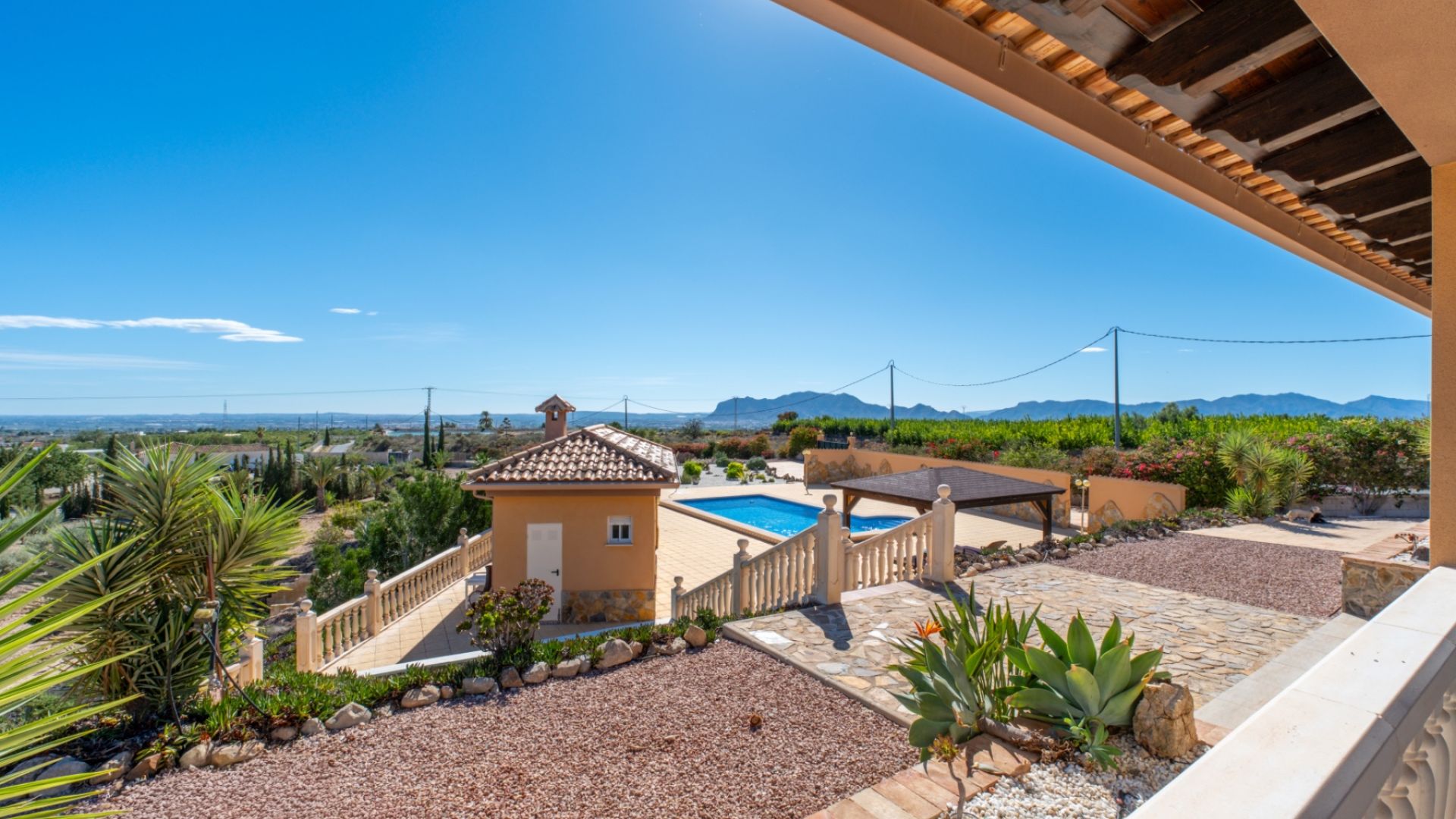 Views, sea and mountain